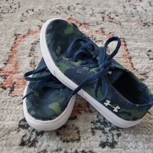 Under Armour Boys Sneaker Shoes Size 12